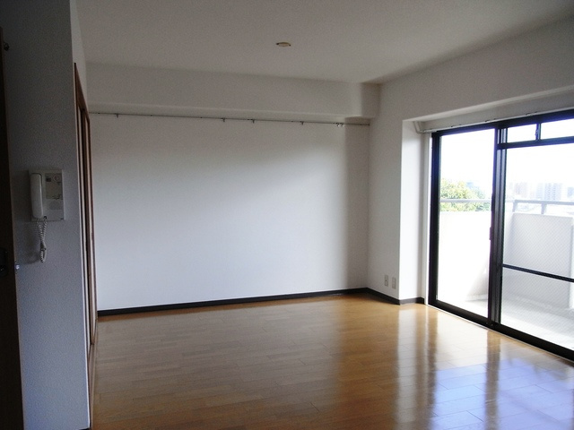 フォリア岡本の居間・リビング