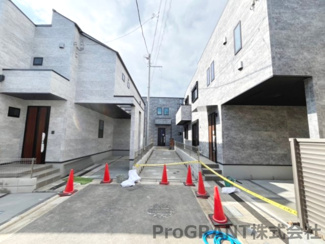 【前面道路含む現地写真】