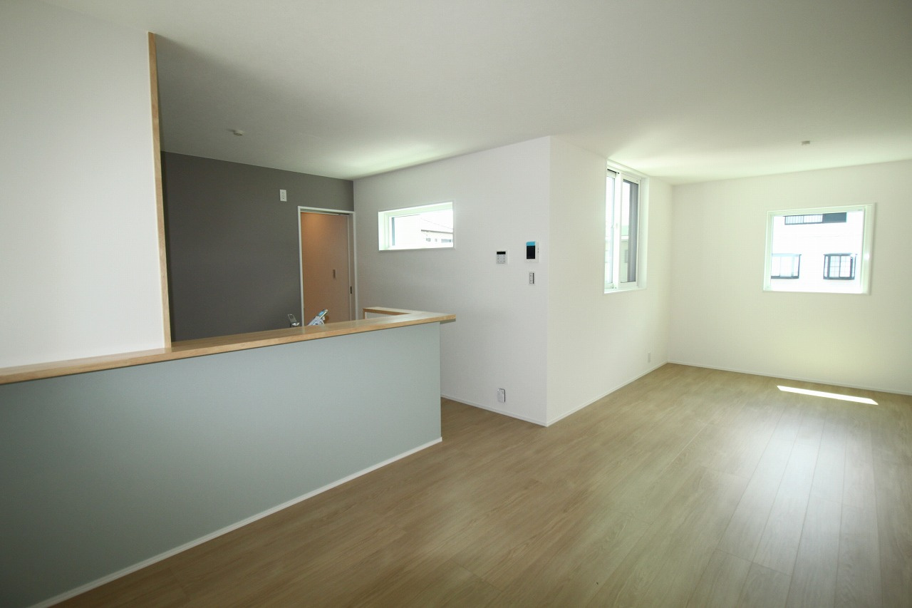 石立町　中古戸建　（未入居物件）の居間・リビング|2Ｆ　ＬＤＫ　18.6帖