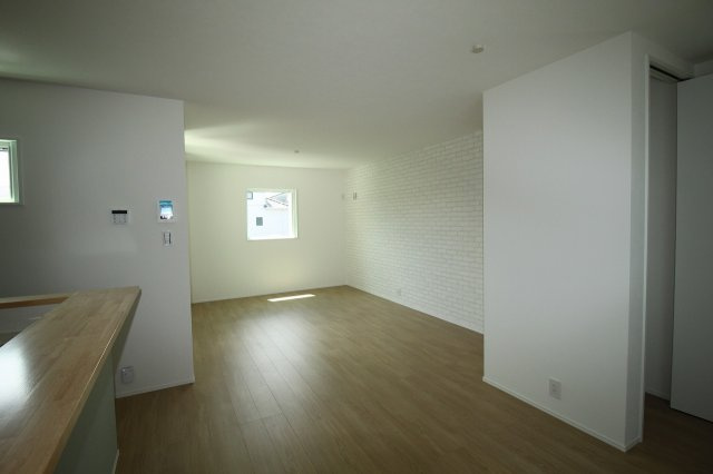 石立町　中古戸建　（未入居物件）の居間・リビング|2Ｆ　ＬＤＫ　18.6帖