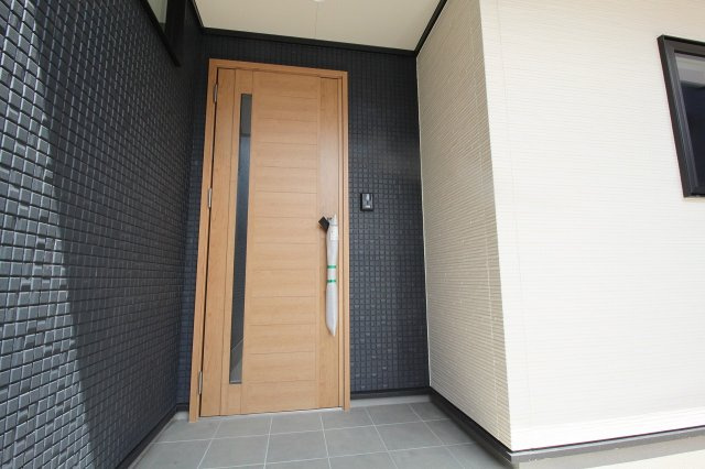 石立町　中古戸建　（未入居物件）の玄関