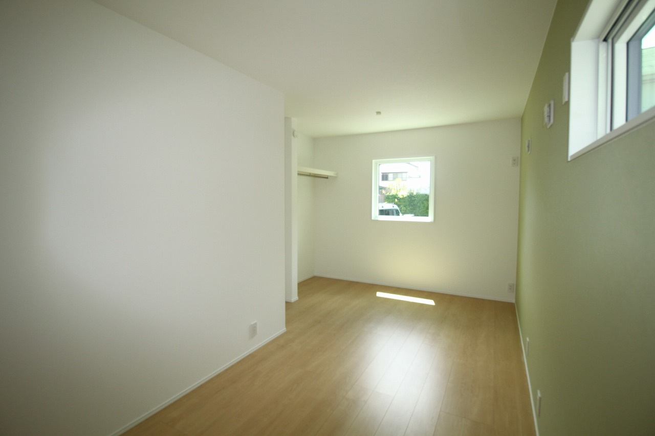 石立町　中古戸建　（未入居物件）の洋室|1Ｆ　北の部屋　4.4帖　北西の部屋　4.4帖