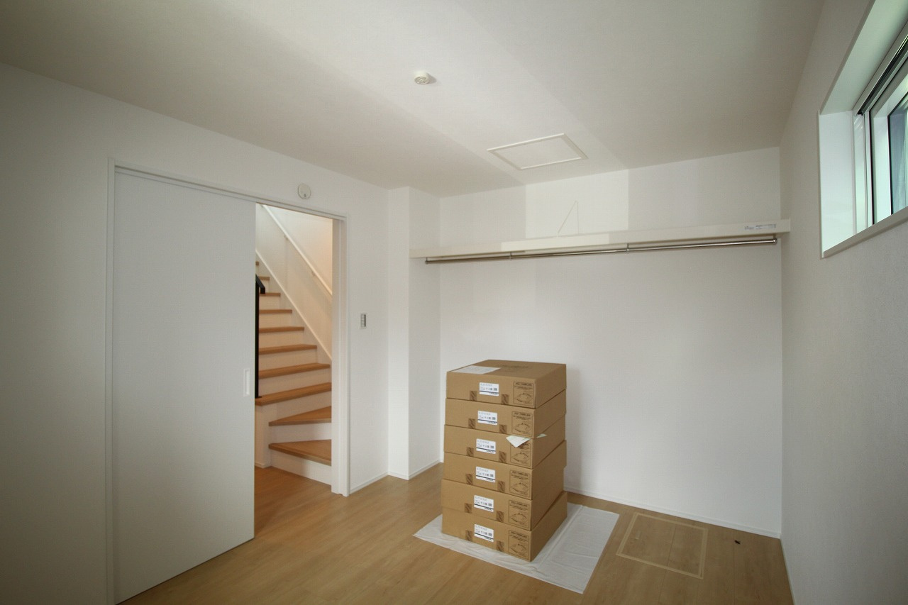 石立町　中古戸建　（未入居物件）の洋室|1Ｆ　南東の部屋　6.0帖