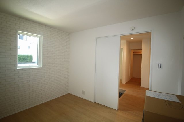 石立町　中古戸建　（未入居物件）の洋室|1Ｆ　南東の部屋　6.0帖