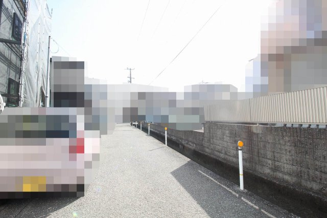 石立町　中古戸建　（未入居物件）の前面道路含む現地写真