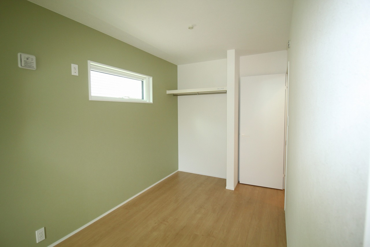 石立町　中古戸建　（未入居物件）の洋室|1Ｆ　北西の部屋　4.4帖　北の部屋　4.4帖