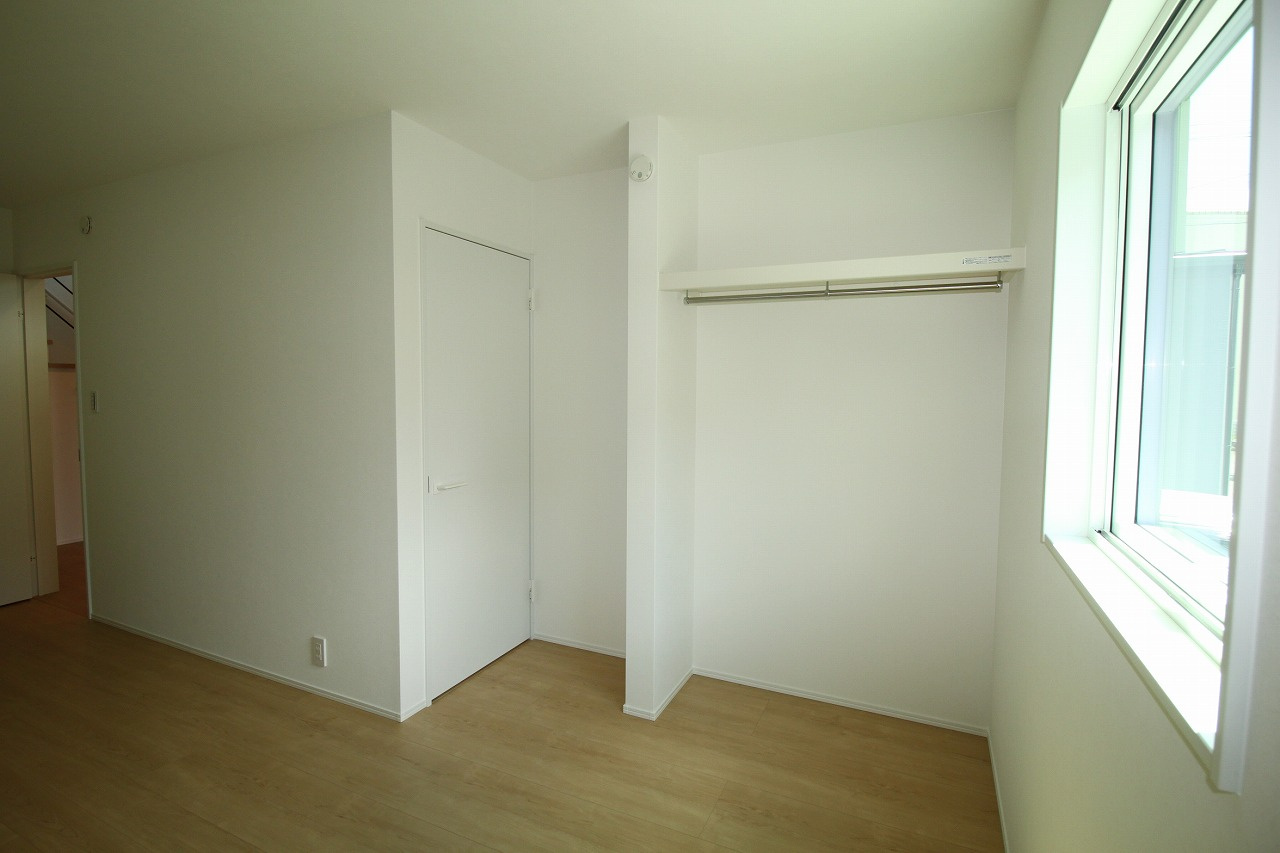 石立町　中古戸建　（未入居物件）の収納|1Ｆ　北西の部屋　4.4帖　北の部屋　4.4帖