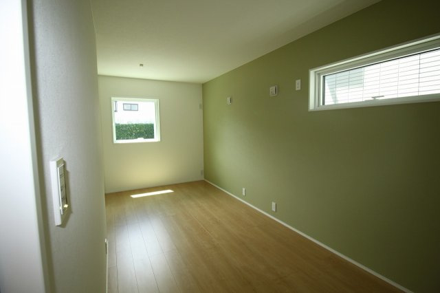 石立町　中古戸建　（未入居物件）の洋室|1Ｆ　北の部屋　4.4帖　北西の部屋　4.4帖