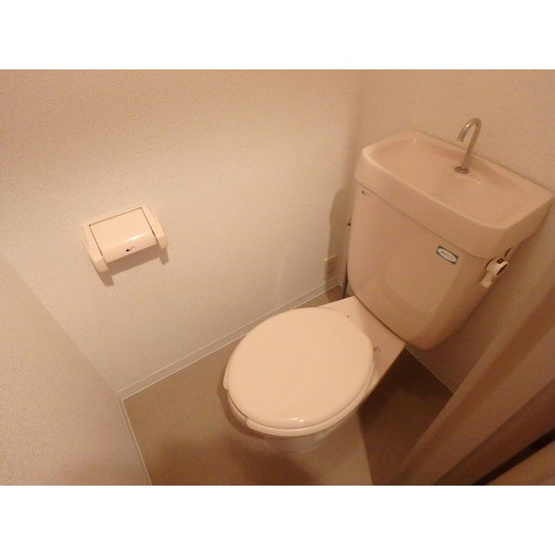 ※温水洗浄便座へ変更してあります。