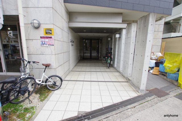 セレブコート木川　仲介手数料無料のエントランス