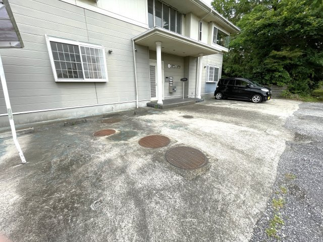 白子浜ハイツの駐車場