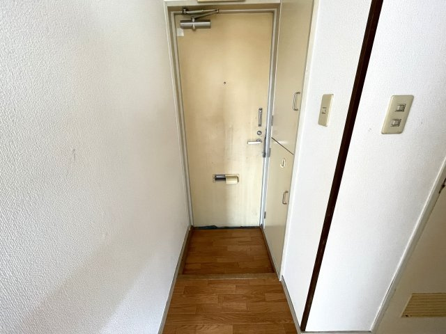 白子浜ハイツの玄関