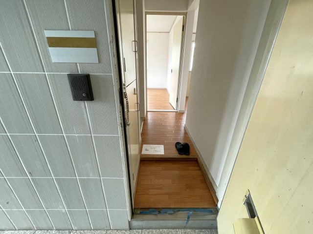 白子浜ハイツの玄関