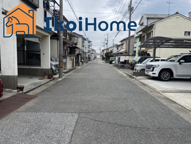 明石市港町　中古戸建　二世帯住宅の前面道路含む現地写真|物件・当店の最寄り駅まで無料送迎サービスございます。買い物のついでに、用事のついでに、ちょっとした空き時間にも対応致します！最短、10分で指定場所までお迎えに向かいます！まずはお問い合わせください！