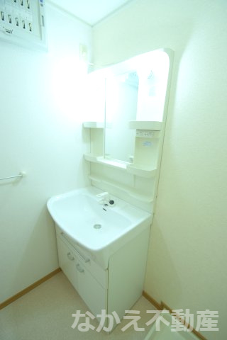 【洗面所】 | 脱衣スペースもあります