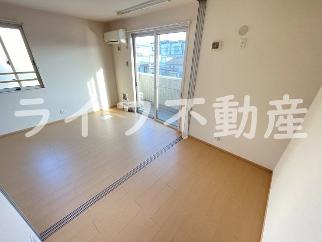 ボヌールフルールの居間・リビング|こちらの居間で趣味の時間をお楽しみください