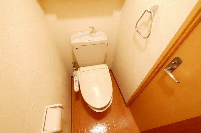 グリーンフィール大宮のトイレ|落ち着いた色調のトイレです