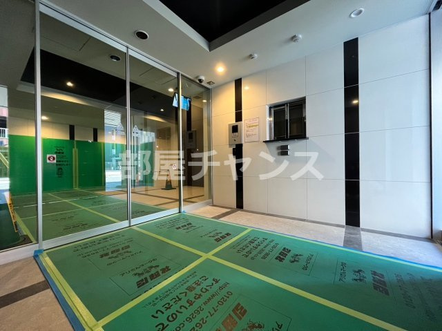 エスリード上前津LIVIAのエントランス