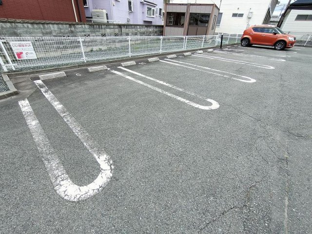 エレガンスフォーシーズンⅡの駐車場