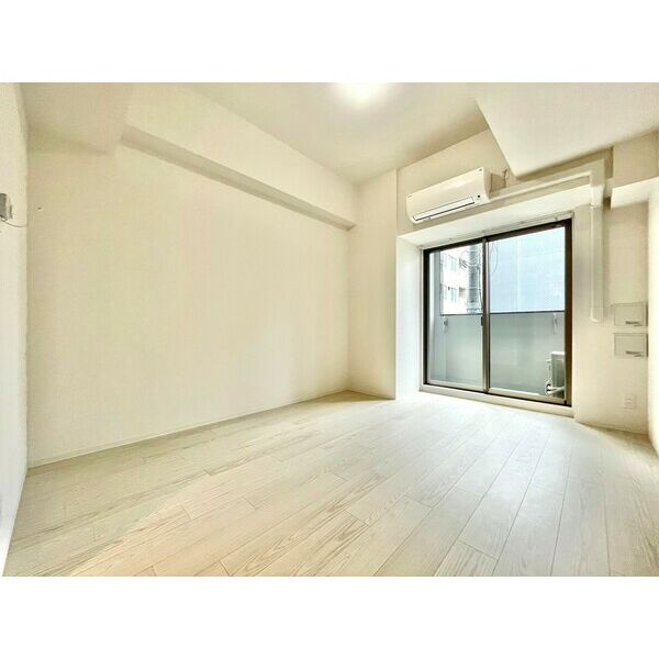 エスリード栄 THE PARKの居間・リビング|きれいな洋室です