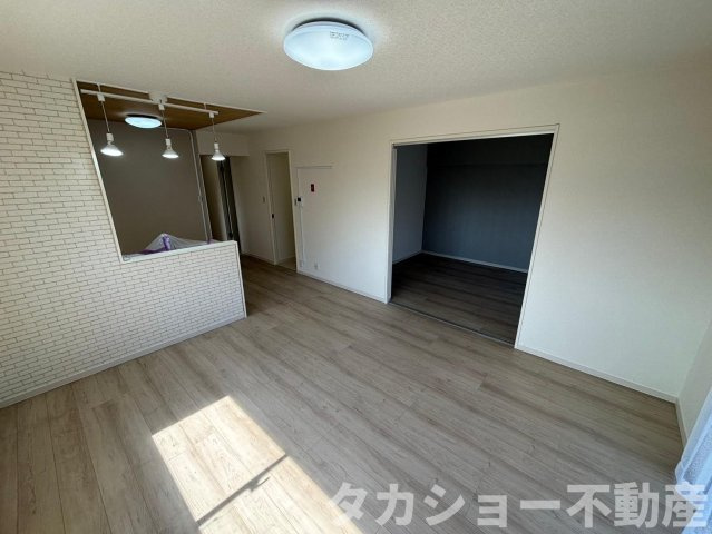 【居間・リビング】 | ハイム若草 | ゆったりとしたリビングです