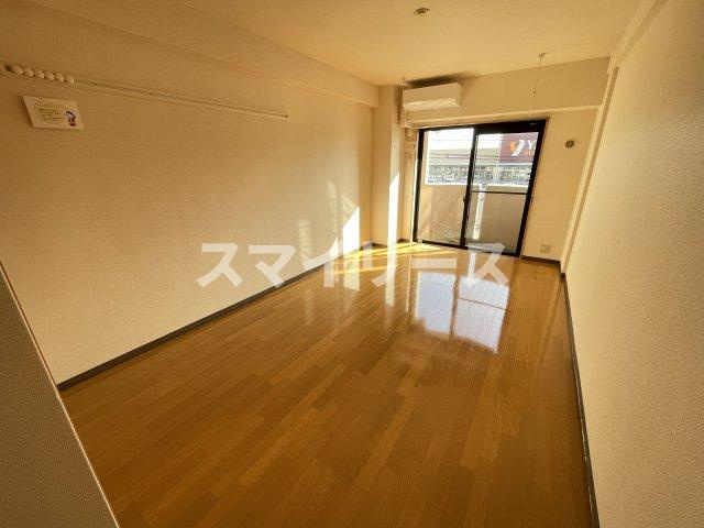 カネキン第二ビルの居間・リビング