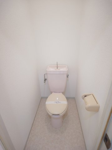 K・OJフラッツのトイレ|落ち着いた色調のトイレです