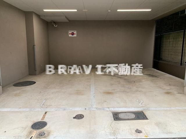 エスライズ本町東　BRAVI不動産の駐車場|【エスライズ本町東】駐車場に車を止められます