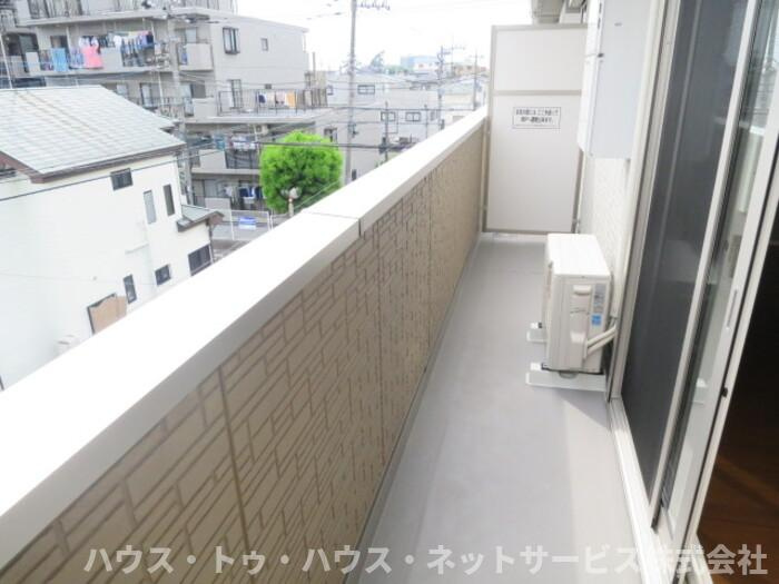 パインヒルズ胡録台のバルコニー