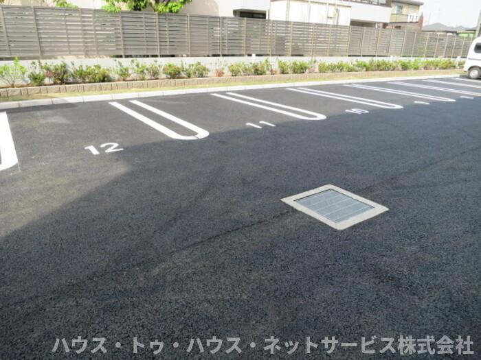 パインヒルズ胡録台の駐車場