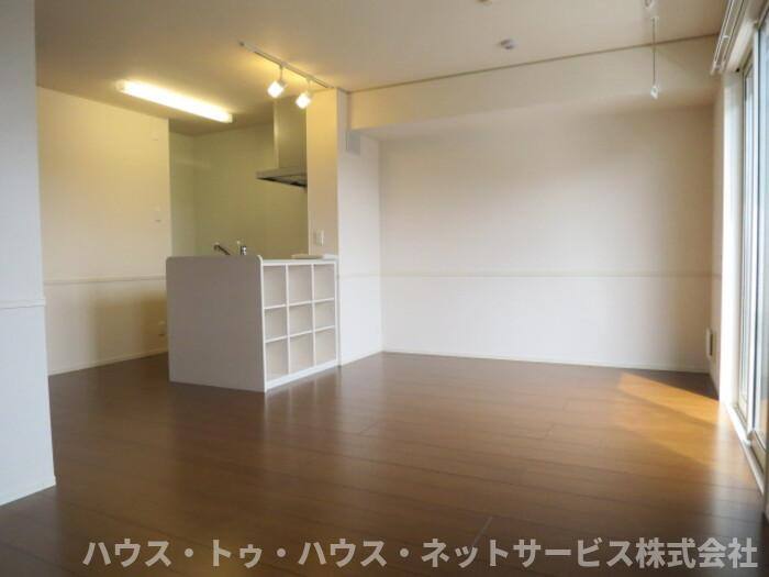 パインヒルズ胡録台の居間・リビング