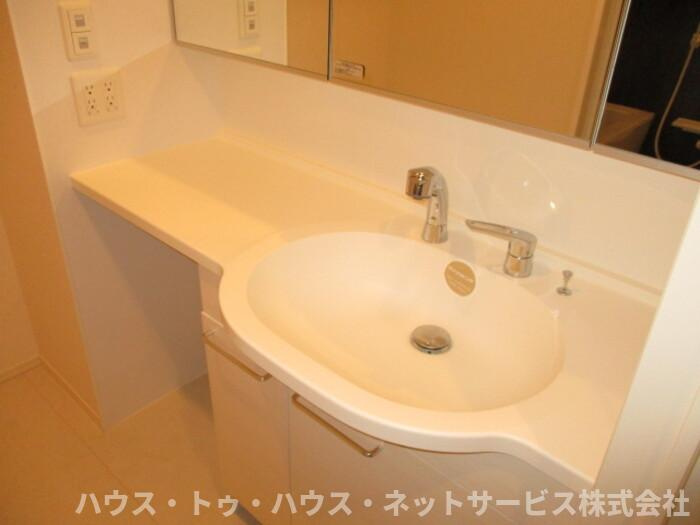 パインヒルズ胡録台の洗面所