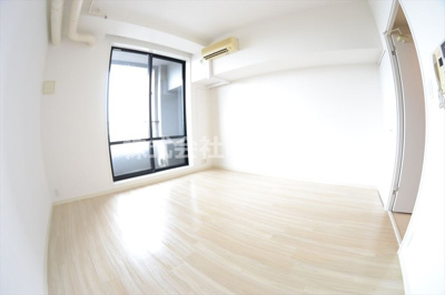 【居間・リビング】 | メゾン・ド・ヴィレ大阪城公園前 | ゆったりとした居間です