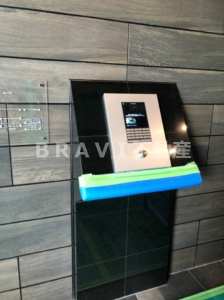 リビオレゾン谷町六丁目ステーションプレミア　BRAVI不動産のロビー|【リビオレゾン谷町六丁目ステーションプレミア】モニター付きオートロック