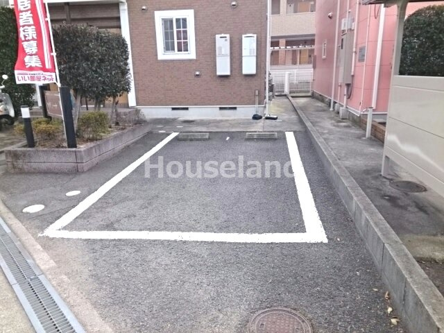 ラヴィーナⅤの駐車場