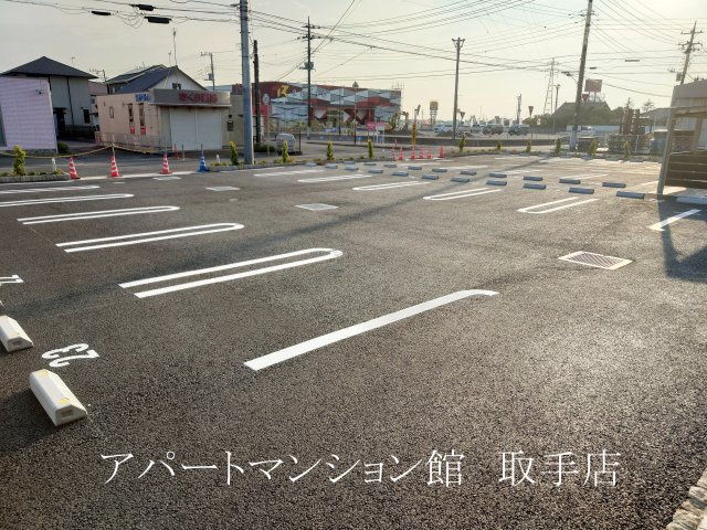 アザレアTⅠの駐車場