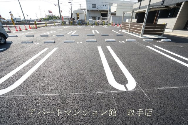 アザレアTⅡの駐車場
