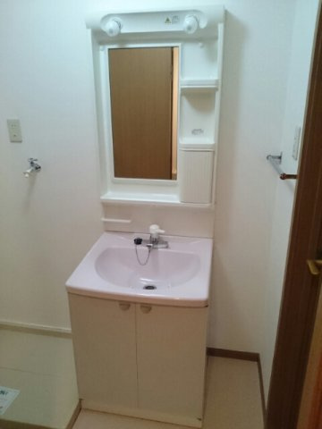 アンソレイエメゾン二号館の洗面所|脱衣スペースもあります