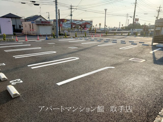 アザレアTⅢの駐車場