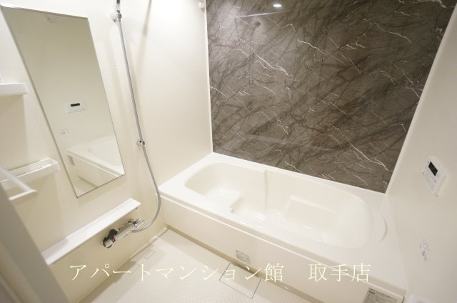アザレアTⅢの浴室