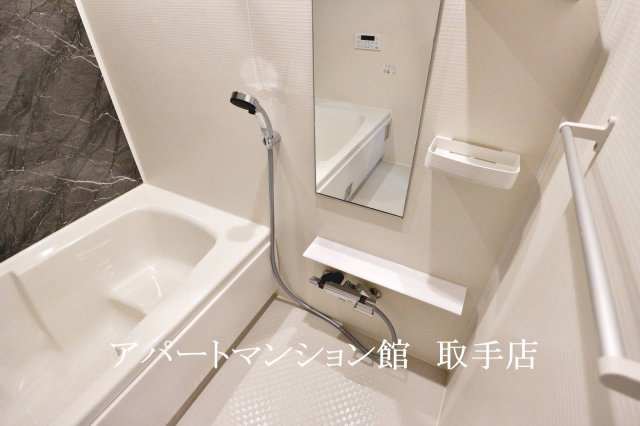 アザレアTⅢの浴室