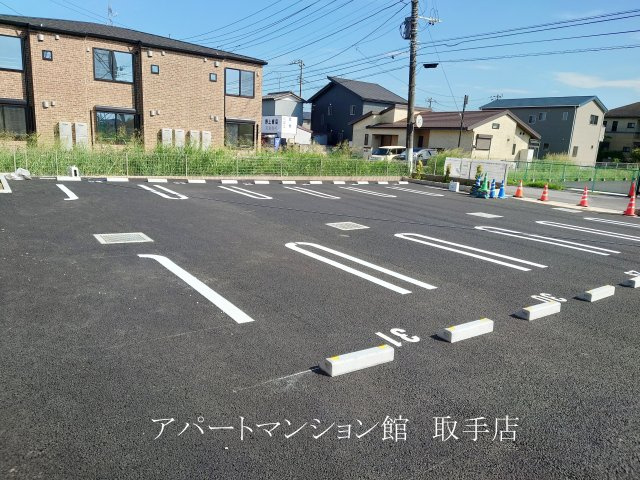 アザレアTⅢの駐車場