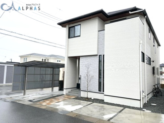 【外観】 | 区画整理地内の閑静な住宅街にある築浅一戸建て♪前面道路も広々とした角地で陽当たり通風良好！！駐車もしやすいです♪