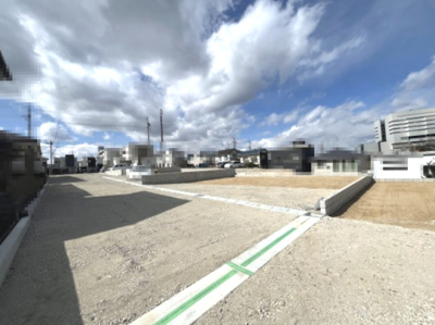 【前面道路含む現地写真】 | 豊田市平山町5丁目土地D区画 | 区画内通路①