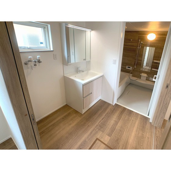 サンシティ沼館の玄関