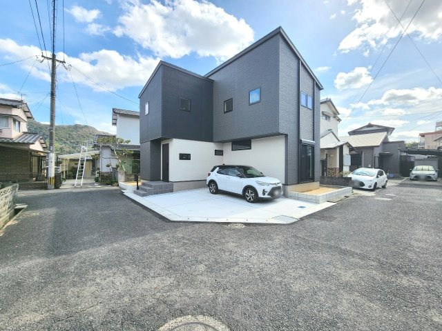 TAILOR HOUSE－テイラーハウス－小倉南区徳吉西2丁目　【小倉南区　新築戸建て】の外観|白とグレーのスタイリッシュな外観です♪　【小倉南区　新築戸建て】