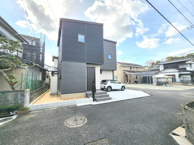 TAILOR HOUSE－テイラーハウス－小倉南区徳吉西2丁目　【小倉南区　新築戸建て】の駐車場|駐車スペースは２台可能♪　【小倉南区　新築戸建て】