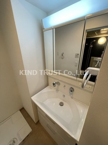 松ヶ枝町プライマリーワンの洗面所|脱衣スペースもあります