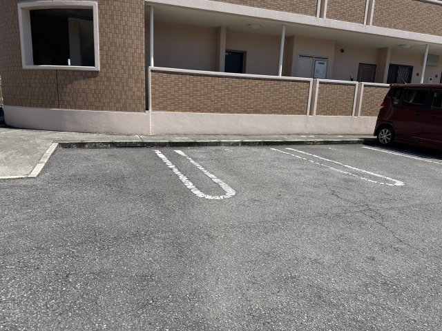 リバーサイドブライトの駐車場