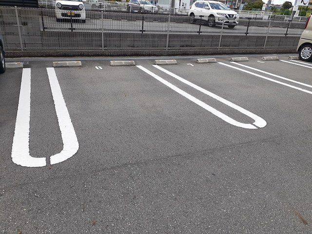 ヌォーヴォ・ドラーゴⅠの駐車場